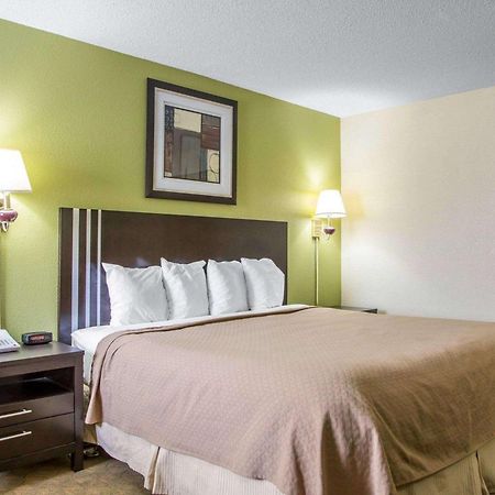 Quality Inn Мерріллвілл Екстер'єр фото