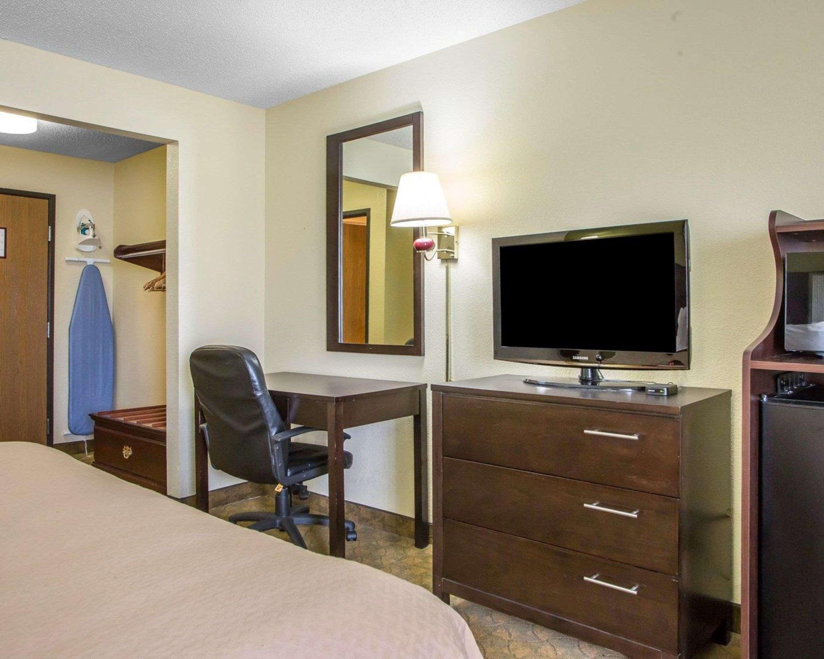 Quality Inn Мерріллвілл Екстер'єр фото