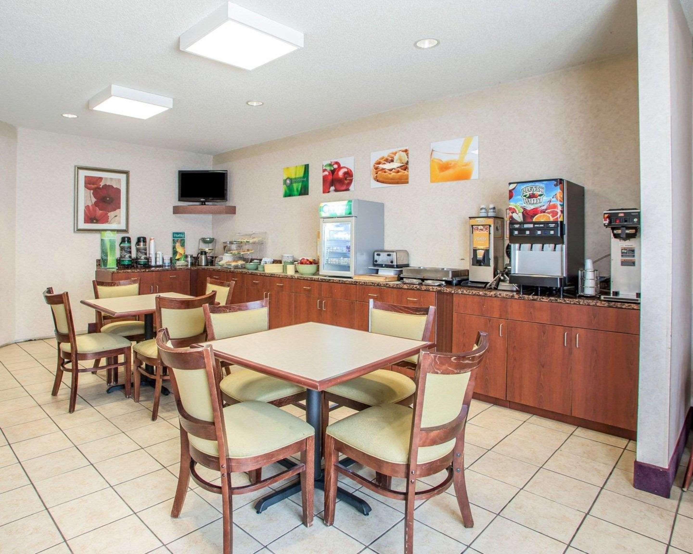 Quality Inn Мерріллвілл Екстер'єр фото