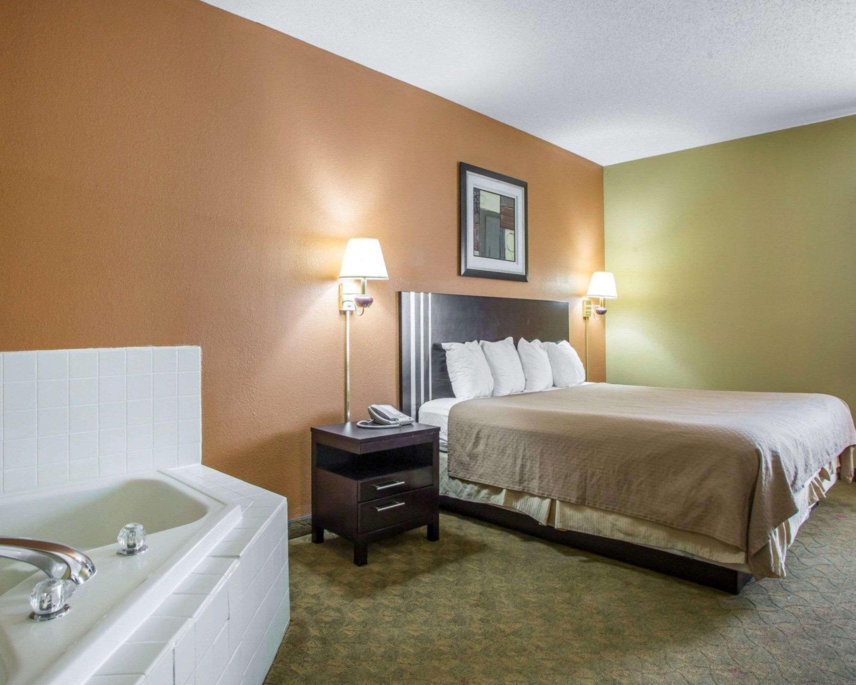 Quality Inn Мерріллвілл Екстер'єр фото
