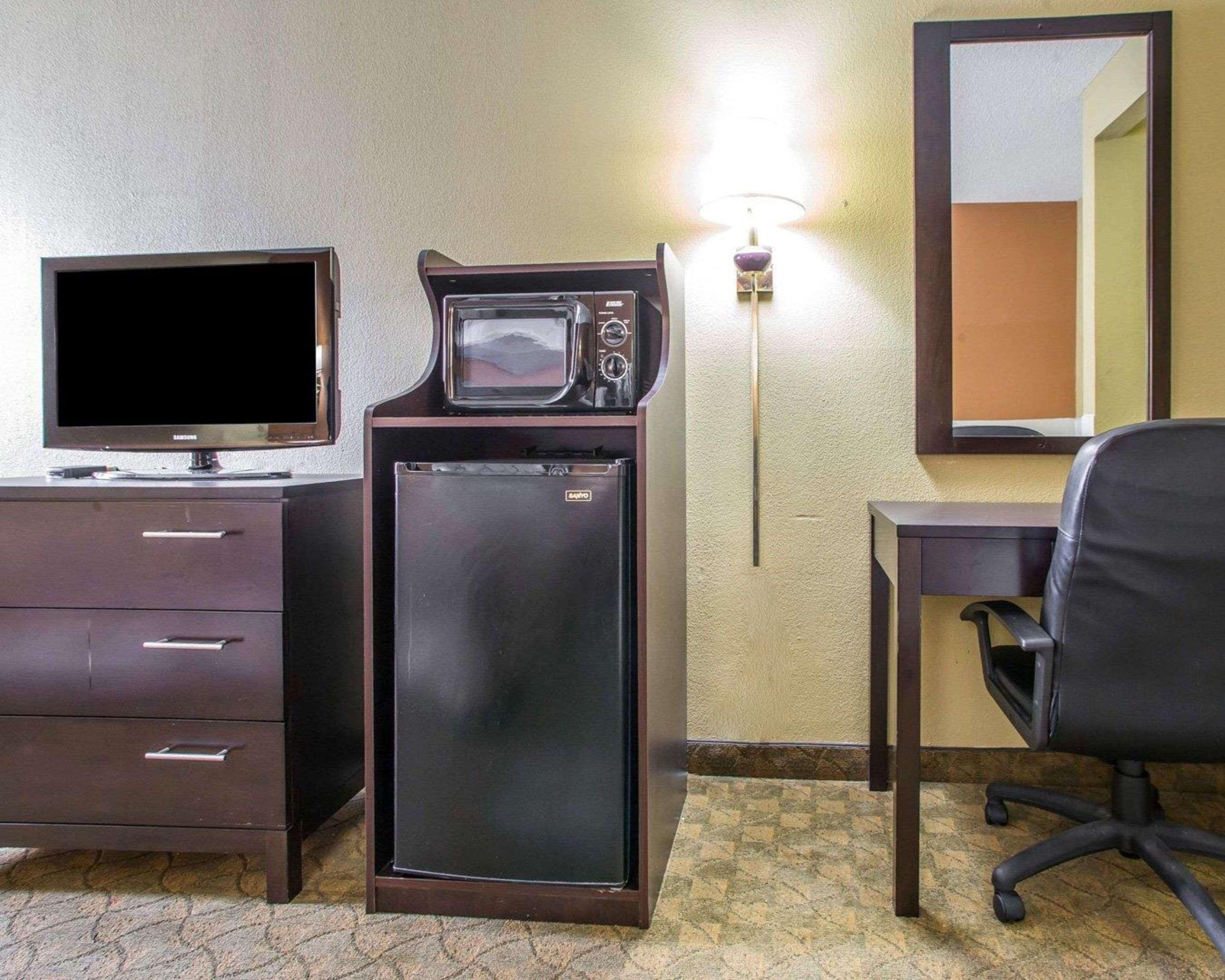 Quality Inn Мерріллвілл Екстер'єр фото
