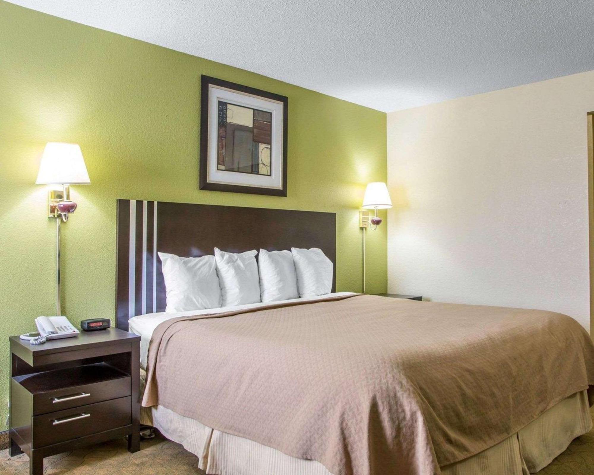 Quality Inn Мерріллвілл Екстер'єр фото