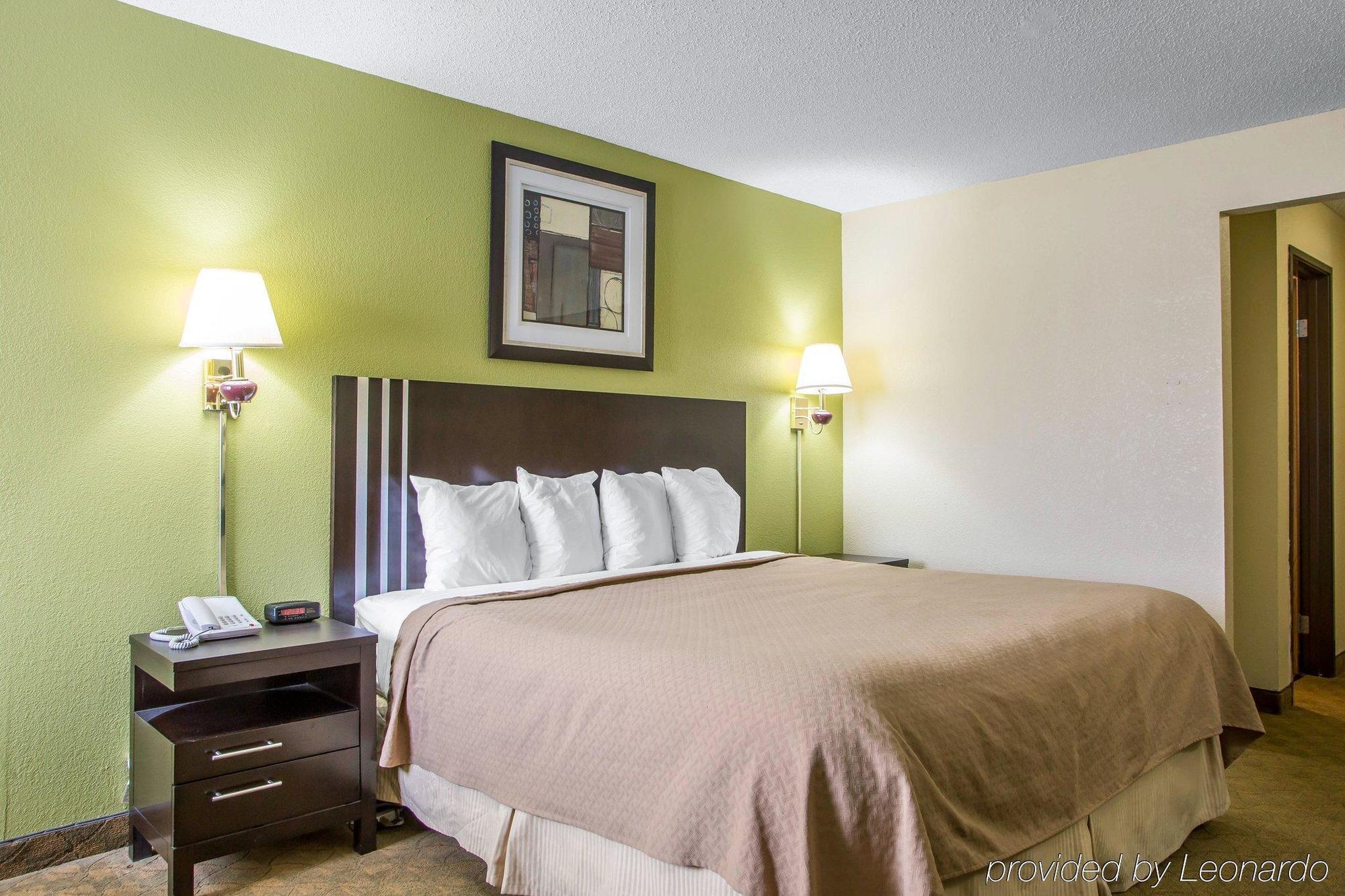 Quality Inn Мерріллвілл Екстер'єр фото
