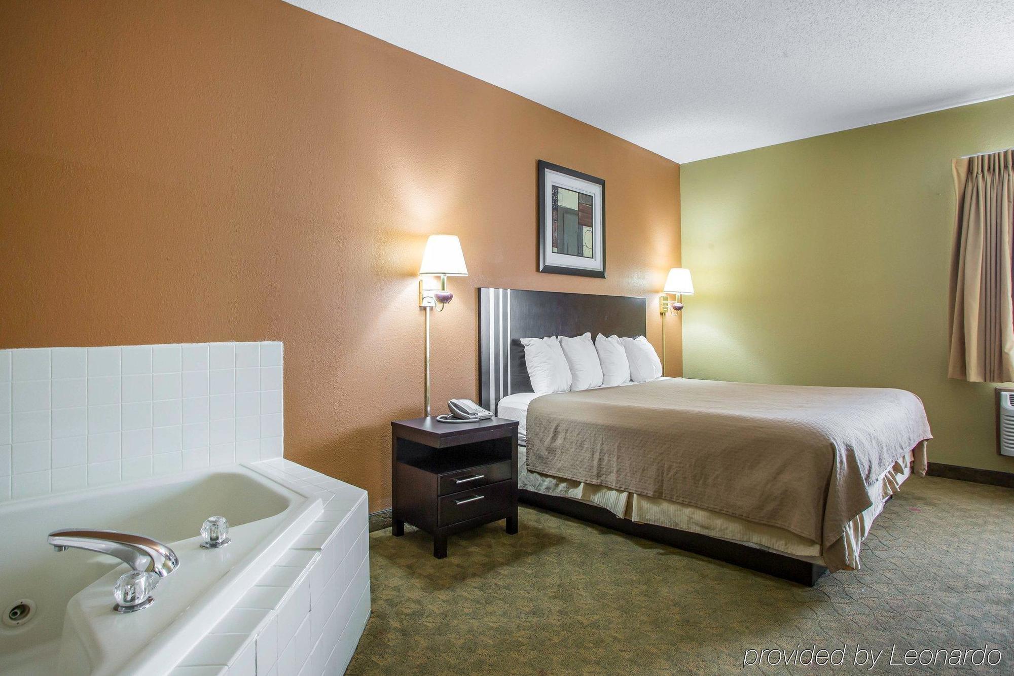 Quality Inn Мерріллвілл Екстер'єр фото