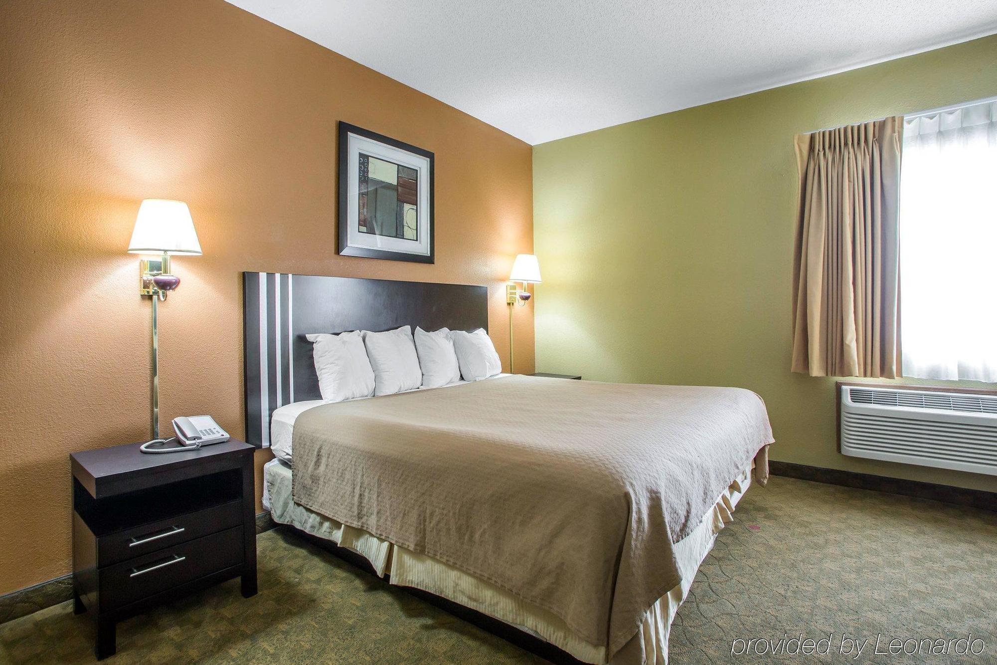 Quality Inn Мерріллвілл Екстер'єр фото
