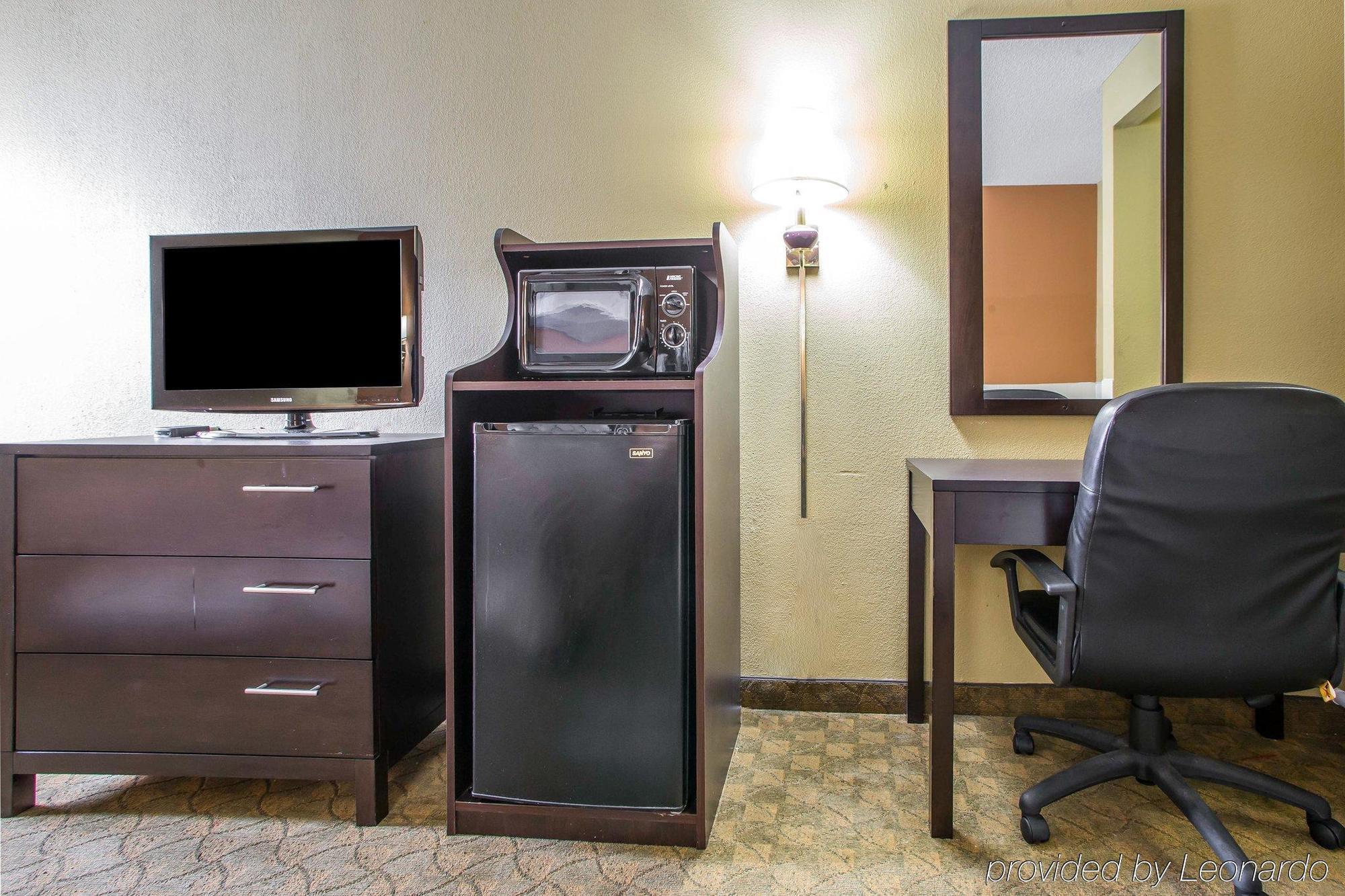 Quality Inn Мерріллвілл Екстер'єр фото